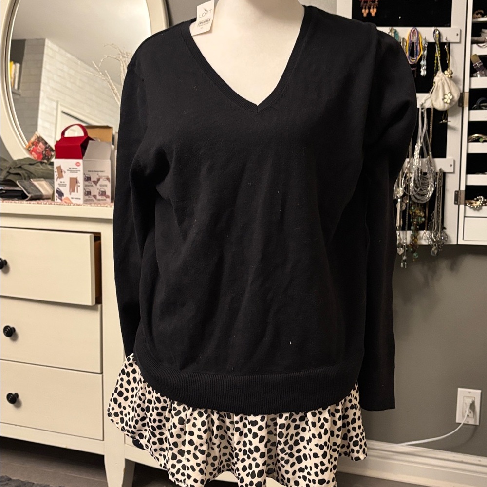 🩷NEW black v neck sweater🩷